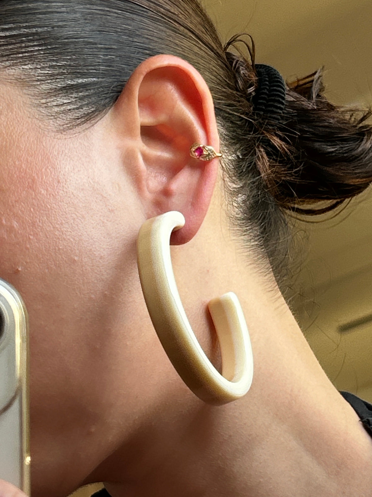 עגילי חצי חישוק ענק וניל מוקה