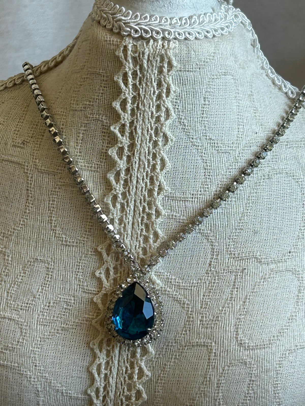שרשרת טיפה מוכספת כחולה וינטג׳